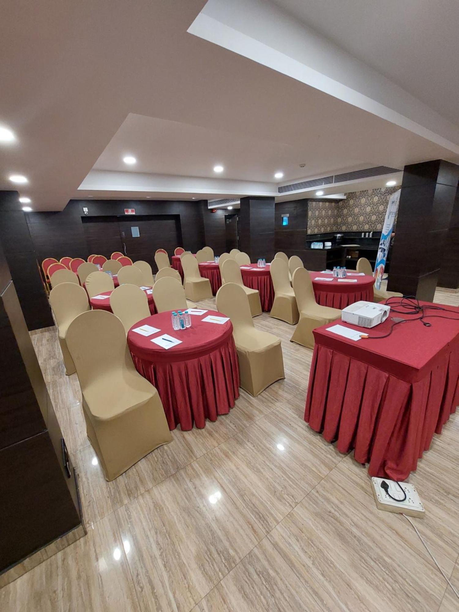 Central Beacon Hotel Szúrat Kültér fotó