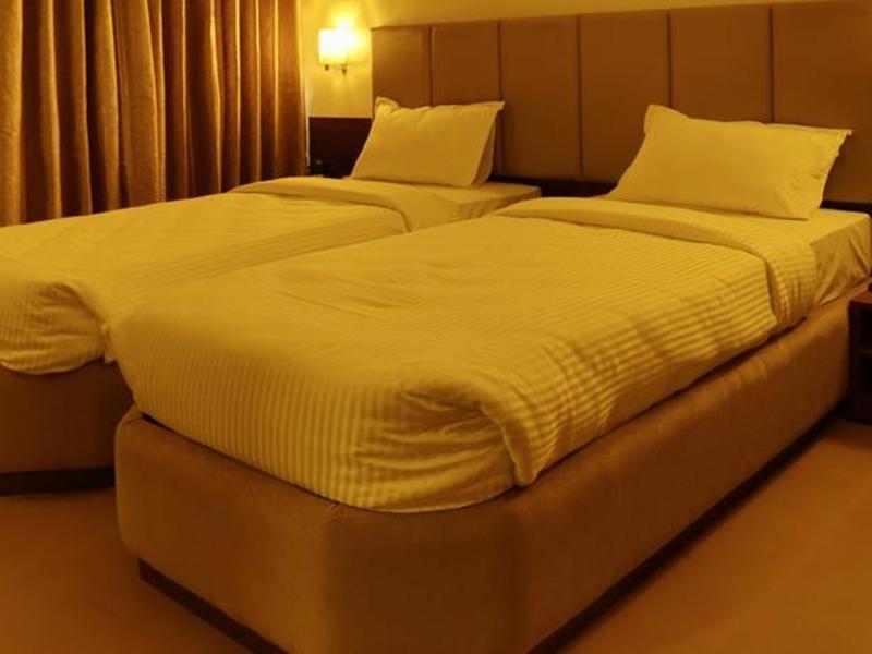 Central Beacon Hotel Szúrat Kültér fotó