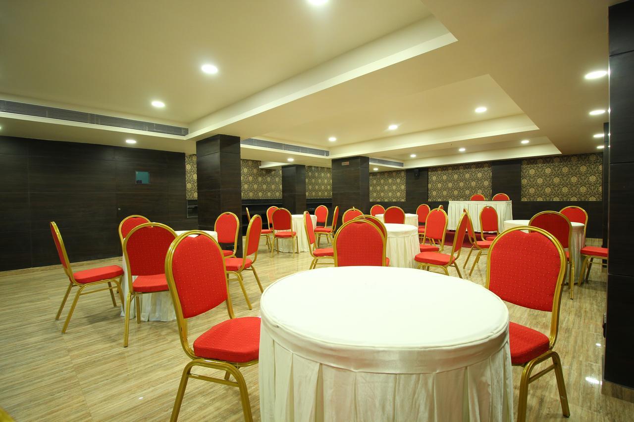 Central Beacon Hotel Szúrat Kültér fotó