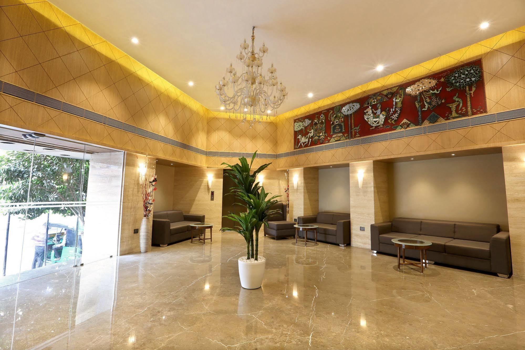 Central Beacon Hotel Szúrat Kültér fotó