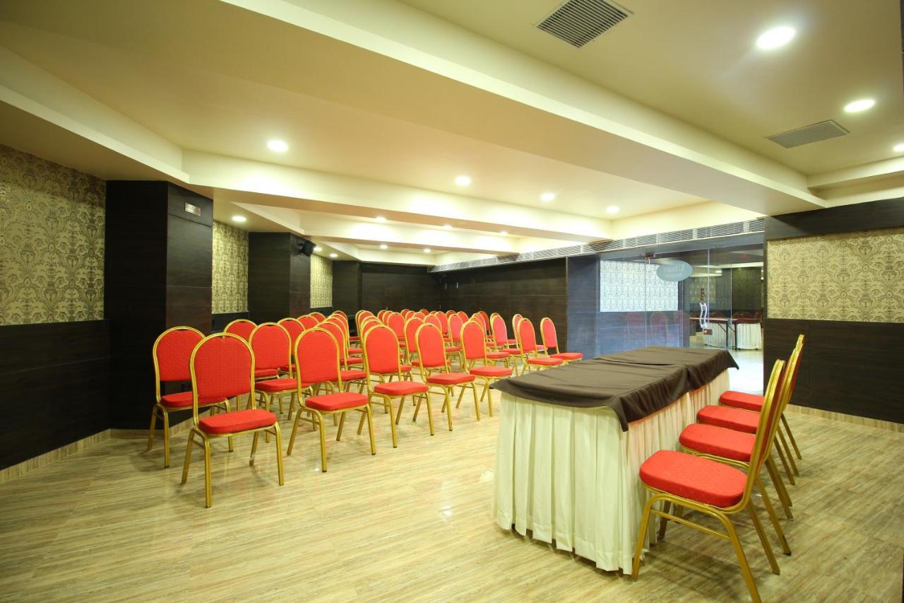Central Beacon Hotel Szúrat Kültér fotó